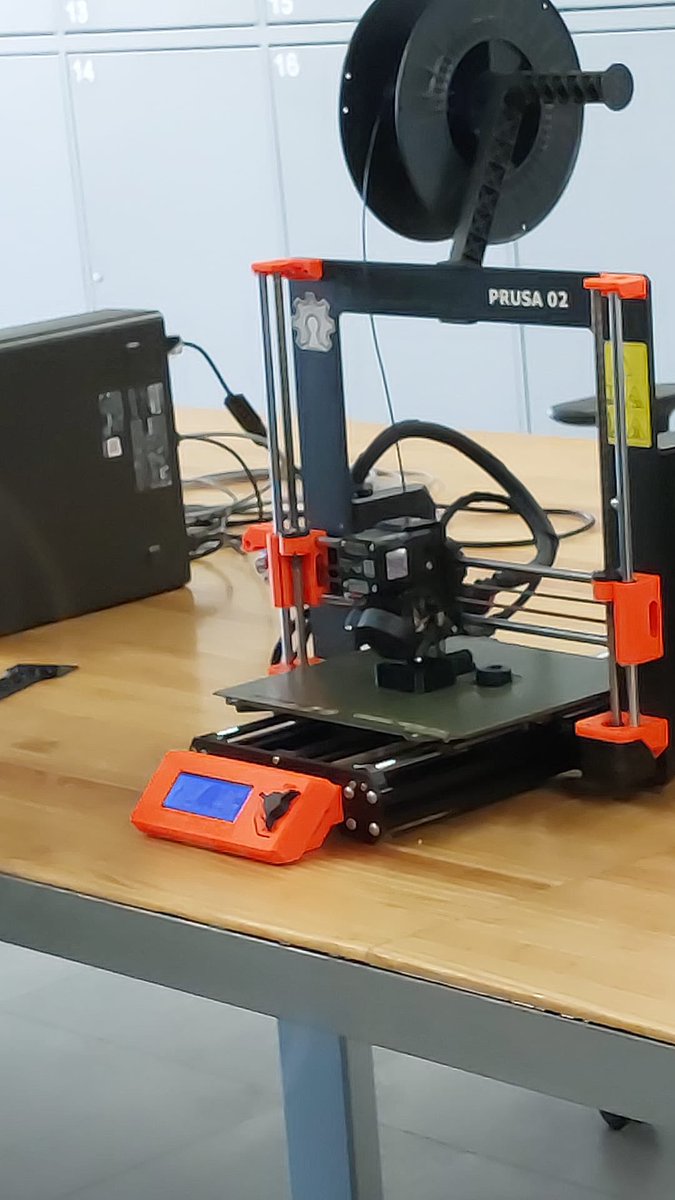 ceipcampocharro's tweet photo. Disfrutando y aprendiendo en #FabLabTormes gracias a @ciudadsaberes @aytoSalamanca #TIC #COMPDIGEDU_SA #somoscampocharro #creandopiña https://t.co/IyGDJyPCMQ
