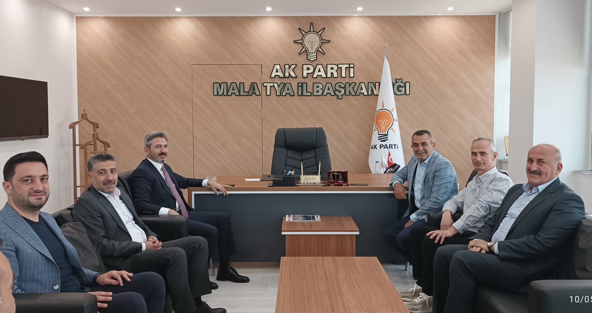 Çalışma ve Sosyal Güvenlik Bakan Yardımcımız Sayın @AhmetAYDIN_02 İle birlikte AK Parti İl Başkanlığımızı ziyaret ettik.