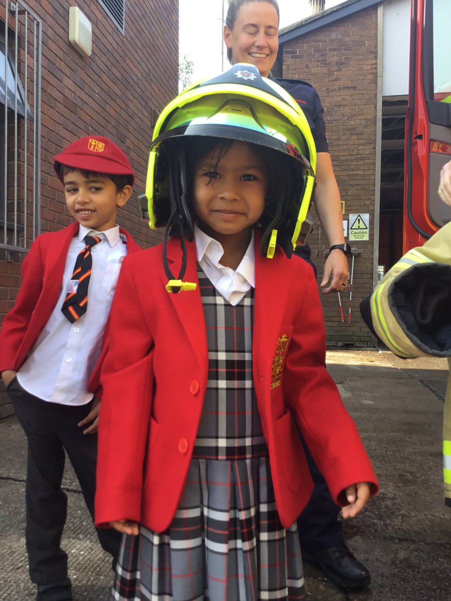 SJC_Infants's tweet image. What a fantastic morning #SJCR5 had at Roath Fire Station! Thank you to Fire Officer Sinead for such a warm welcome! 🔥🔥🔥🔥 #SJCInfants #SJCReception @SWFireandRescue