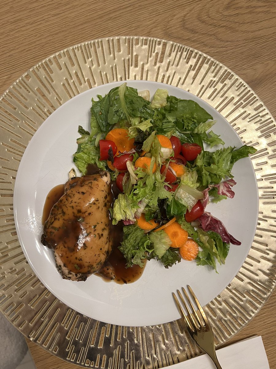 Roasted chicken breast, marinated with tarragon, oregano, thyme and garlic in EVO. A generous seasoning and served with gravy and mixed salad. Who’s coming for supper? #yum #Icook #foodie #chicken