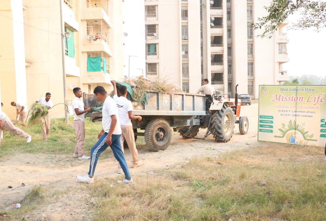 On 10/5/24, under the @missionlife @Merilife program, a cleanliness drive was conducted in the surrounding areas of family residence complex of Group centre, CRPF Sonipat in which the Jawans of the force and their families participated enthusiastically.