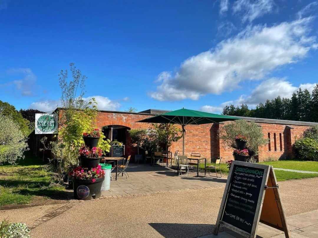 Ahhhh blue skies, hello, hello, hello! ☀️ We are open all weekend, with smiles, delicious homemade food, great coffee, organic ice cream, yummy cakes and awesome sarnies. And…..we are in the best location. Come chill with us in the park 💚 #Cardiff #butepark #cardiffcafe