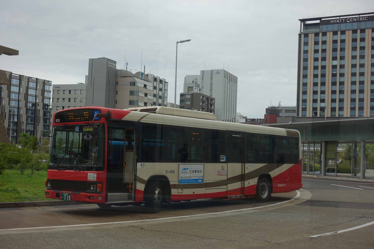 21-935
金沢ゴーゴーカレースタジアム〜金沢駅シャトルバス
今回はなんと935が登場しました！乗りたかったです…
駅西の935は貴重ですね！