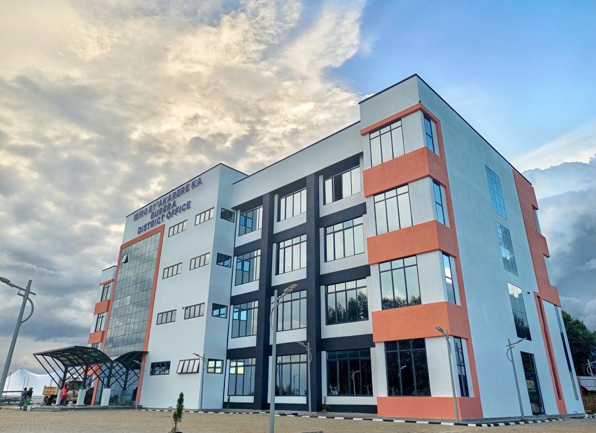 Ibi ni ibiro bishya by'Akarere ka Burera byuzuye mu Kagari ka Kabona, mu Murenge wa Rusarabuye. Mu minsi ya vuba biratangira gukorerwamo.