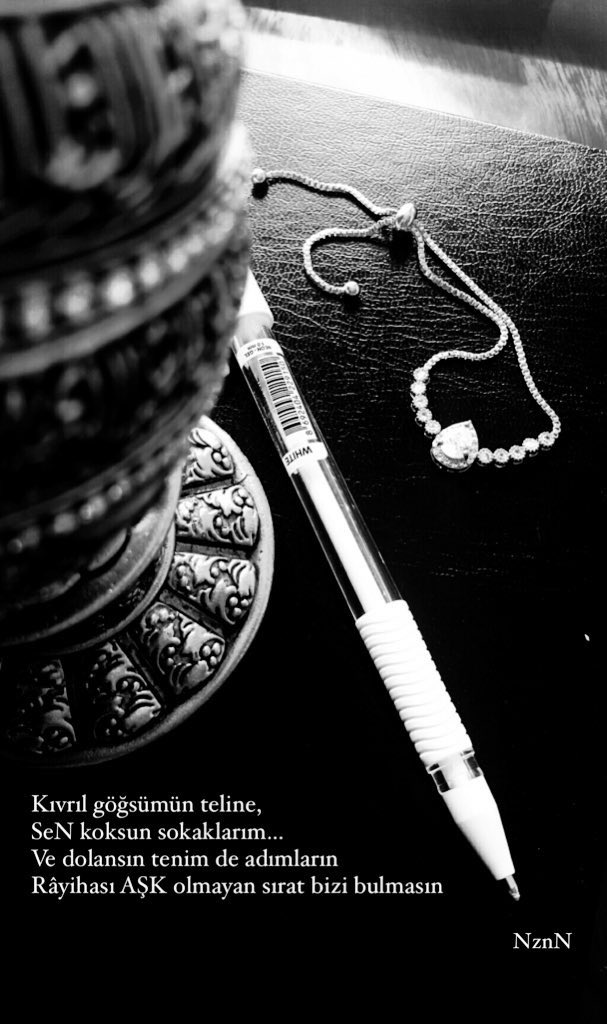 hsblkder's tweet photo. .

Bir alışmak belasıdır gidiyor…
Girdiği kabın şeklini alıyor bu arsız, bî vefâ çağ
Ne zaman dalsa gözNlüm uzaklara
İnce belli bir sükutun demine sarılıyor hasretim 
Hala ilk gün gibi,
Hala aynı heyecanla,
Vuslatına Nikahlı ömür 

. https://t.co/60tfpT1fVB