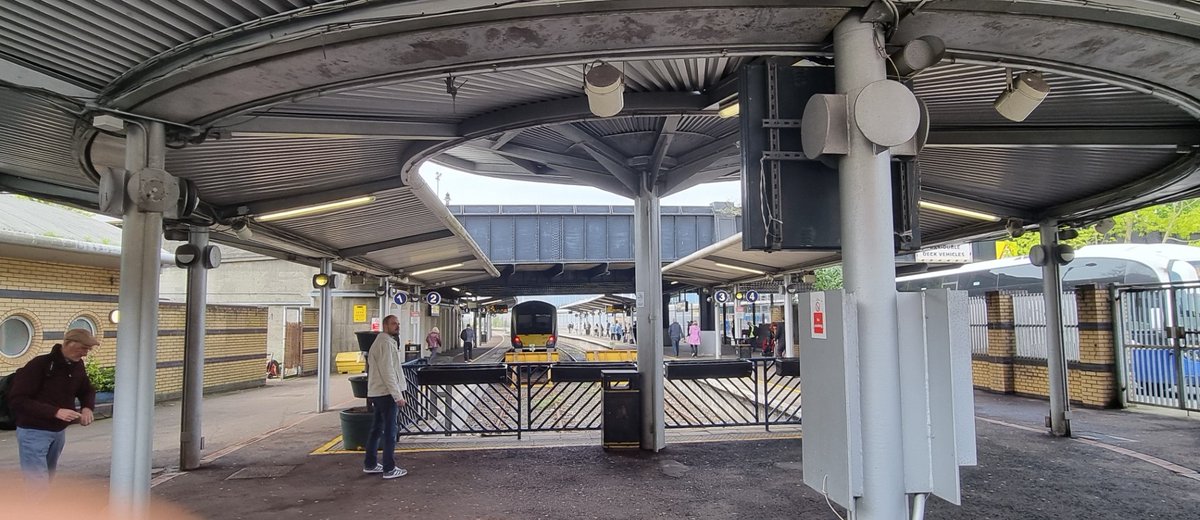 Today marks the end of a railway era as @Translink_NI's Great Victoria St terminus is to close after the last train departs to Bangor at 11.32pm tonight 🙁 Belfast will get a brand new terminus in the Belfast Grand Central Station, which is 'on track' to open this Autumn (1/4)