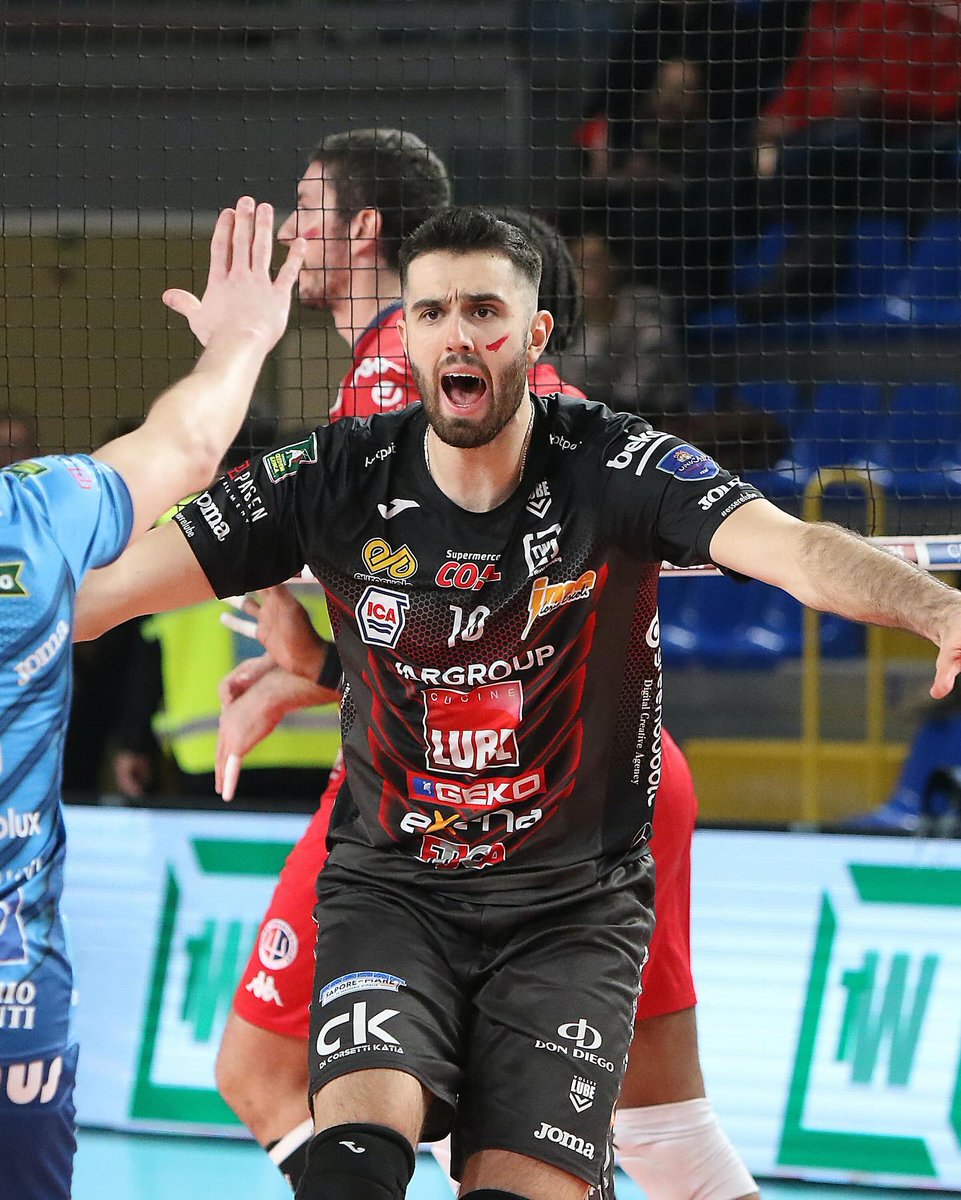 🇹🇷Adis Lagumdzija, en iyi sezonunu geçirmemesine rağmen 🇮🇹Lube Civitanova ile 1 yıl daha sözleşme uzattı. Adis'in yedeği 🇭🇷Petar Dirlic olacak. (Il Resto del Carlino Macerata, Volley News)
