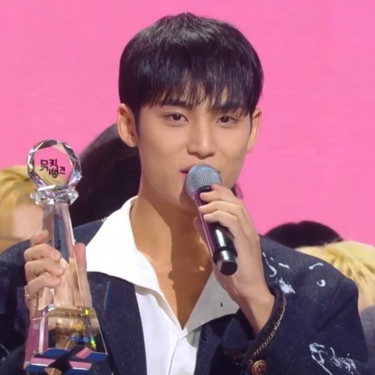 World9746's tweet photo. 240510 밍프 업계포상 사건
⤷ 2024년 5월10일 자정 부터 민규가 하루종일 얼굴로 밍프들의 기를 살려준 사건이다 https://t.co/BaSIp6NuiQ