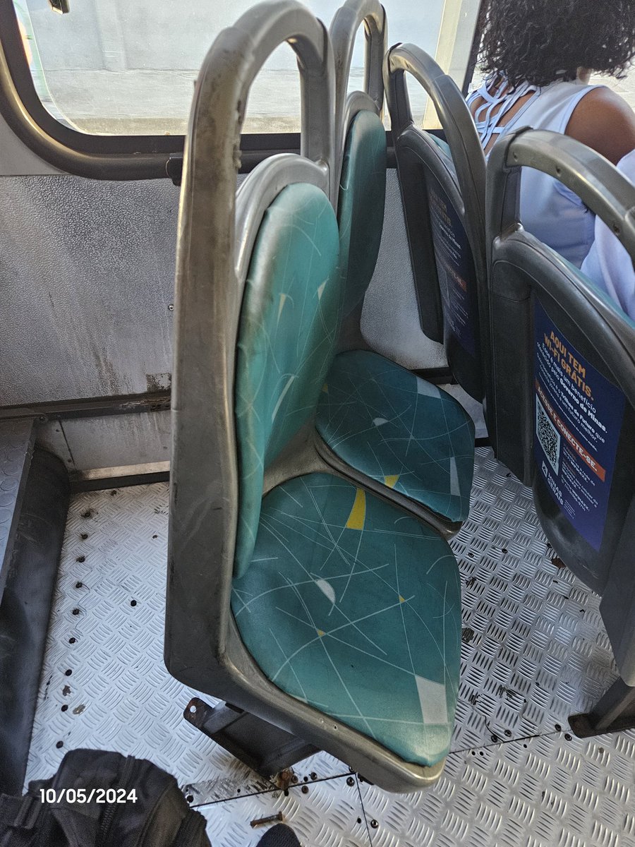 victorhtm's tweet photo. Vejam a situação do ônibus da linha 7130, de hoje as 7:15, carro n° 97023. Absurdo, a Transimão não tem o mínimo de respeito com o usuário. #bdmg #mgtv1 #mg1 #mgtv2 #mg2 #rmbh #transimão #transimao #consumidor #Globo #alterosa #SBT #Itatiaia #recordmg #otempo https://t.co/vJpXRfgsch