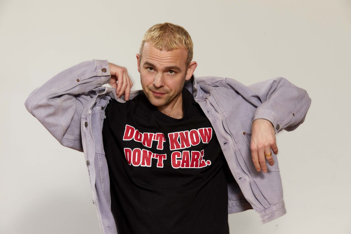 #AmenDunes – das Projekt des NY Damon McMahon – veröffentlicht heute sein neues Album „Death Jokes“ via #SubPopRecords. Durch Samples &amp; Texte wirkt das Album wie ein vernichtender elektronischer Essay über Amerikas Kultur der Gewalt, Dominanz und destruktiven Individualismus.