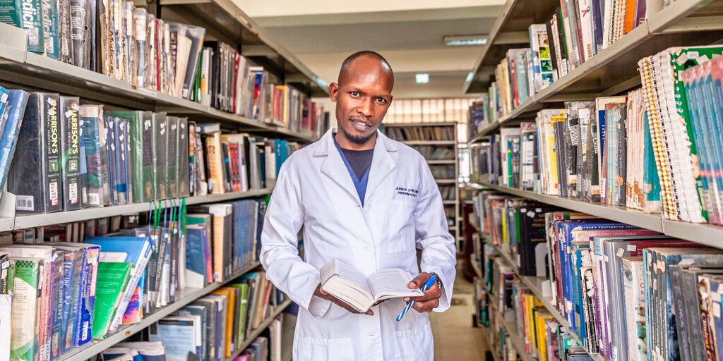 This #InternationalNursesDay we’d like to say thank you to everyone who has supported us in sending up-to-date medical books to help nurses offer the best possible level of care.📚 These books help nurses like Aaron who shares his story here ⤵️ bookaid.org/stories/health…