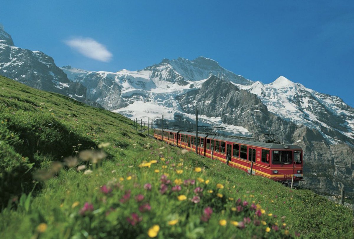 بعد سنوات سياحة في القارة الأوروبية 
✈️ 🧳 🎒📌🌍🇪🇺
أقدر أقولك وحسب مشاهداتي 🎥📸

⚠️ للحفظ ⚠️

📝الأجمل في كل بلد
📝أجمل مدن الألعاب
📝 أجمل البحيرات 
📝 أجمل العواصم 
📝 مايميز كل وجهه 
📝 أفضل الوجهات العائلية في أوروبا 
📝وجهات أقل تكلفة 

أجمل مافي :
-النمسا 🇦🇹 إقليم تيرول