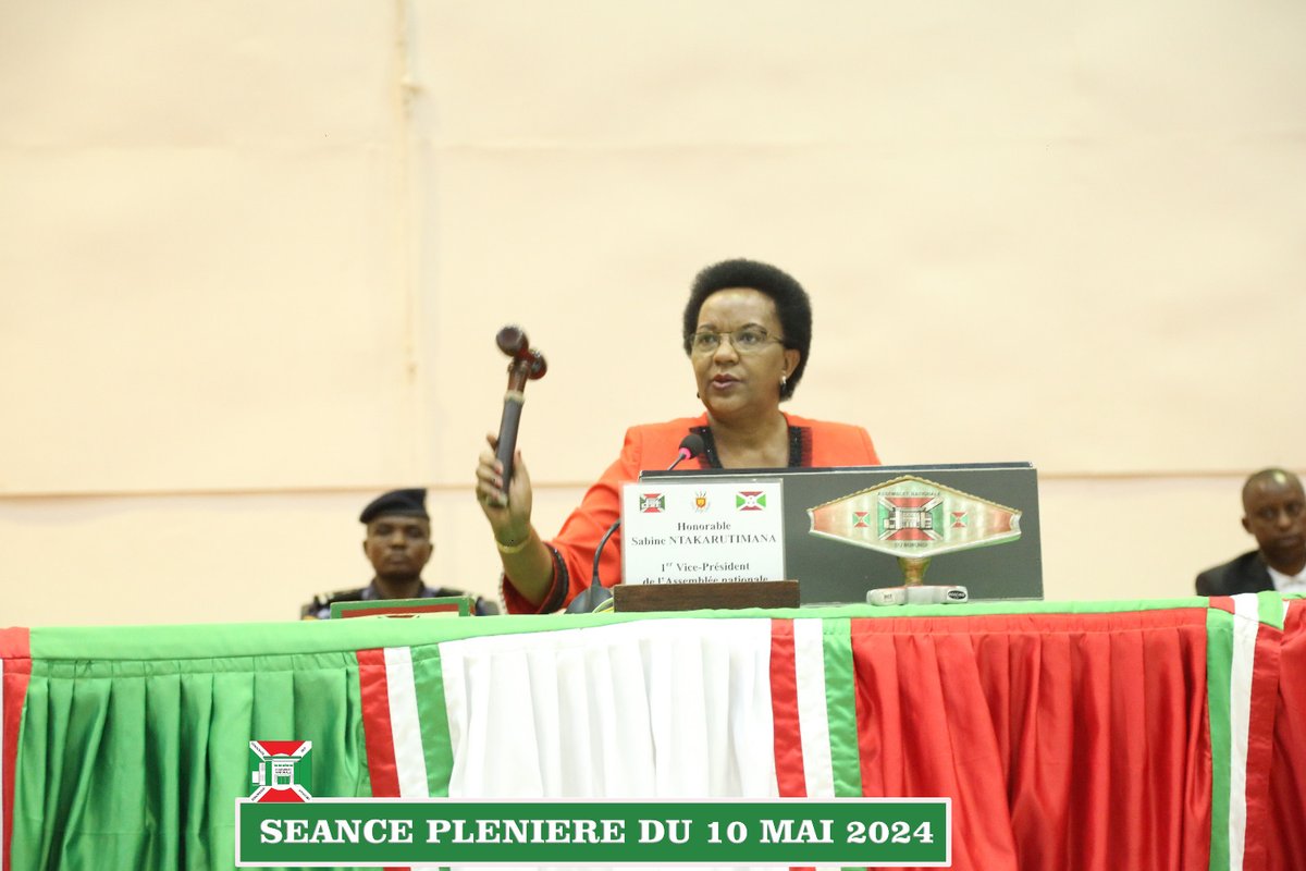 Sous l'égide du 1er Vice Président de l'A.N, l'@nshingamateka a procédé, ce 10/5/2024, à l'analyse des amendements du @Burundi_senat sur le projet de loi organique portant réorganisation de l'administration communale. Après analyse, ces amendements ont été adoptés.