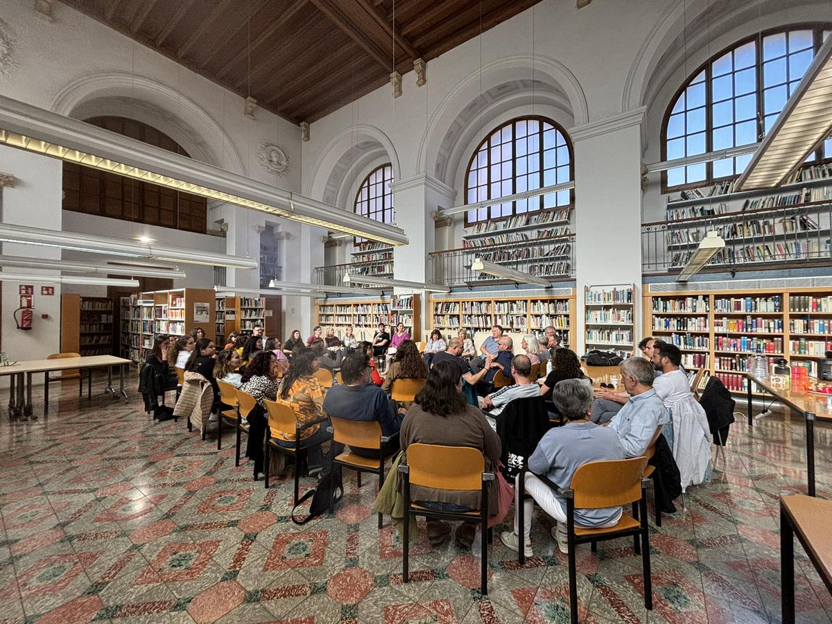 Els  personal de les biblioteques municipals de Palma reunits per intentar  marcar una linees  de treball per millorar el servei. Sempre és un plaer  retrobar-nos amb els companys.