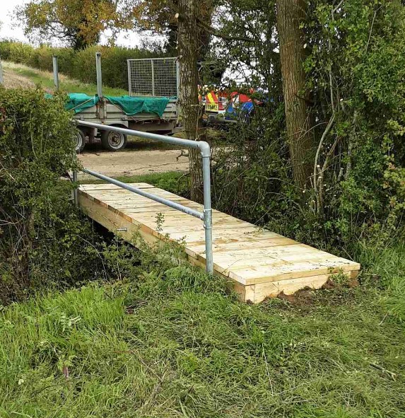 Happy #FootbridgeFriday! Check out this newly installed footbridge located on Footpath 27 #Hempstead. If you would like to explore this route or one of another Public Right of Way (PRoW) route check out our interactive map bit.ly/2WsOdw5