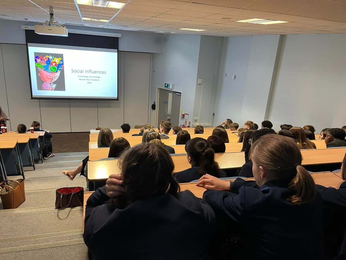 Year 8 have had a wonderful visit to @uniofbeds. This trip formed part of our careers strategy to ensure that all students have access to information about higher education and was designed to inspire the students. A huge thank you to the university for their time and expertise.