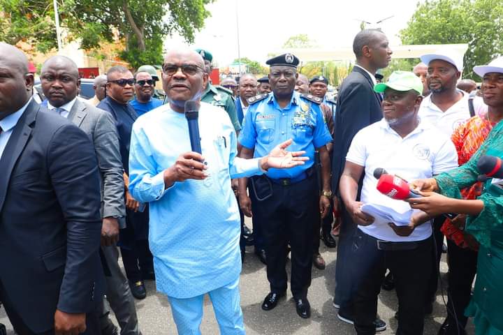 Yesterday, Barr.  Nyesom Wike addressed the protest by Apo Mechanic traders, criticizing their disruptive behavior in barricading the entrance to the FCTA secretariat complex. He urged them to follow proper procedures for seeking redress.