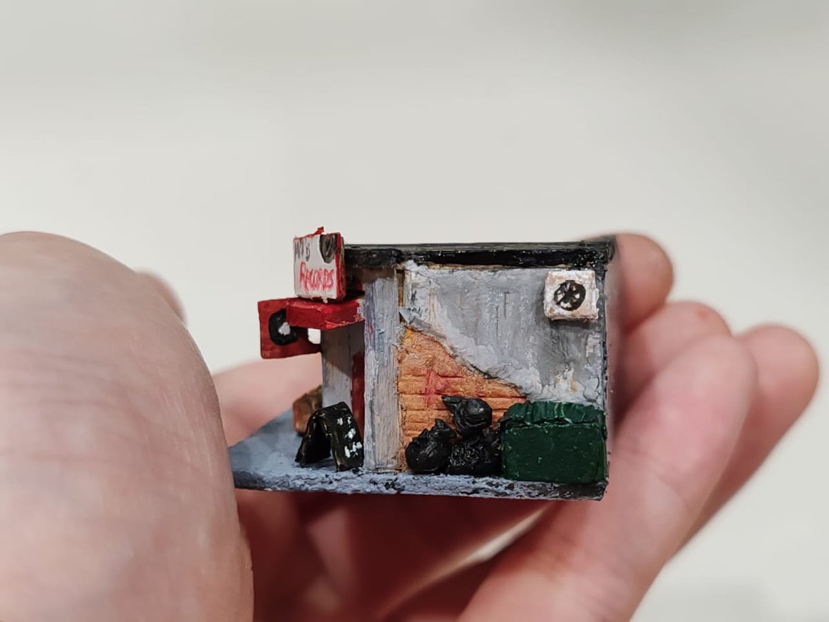 Here it is!!! So the concrete ground that I wanted didn't work as well as I thought it would (it became overly light and powdery)

This is a miniature vinyl record store!! I like to imagine it being located somewhere downtown, with many neighbouring shops 

#miniatureart