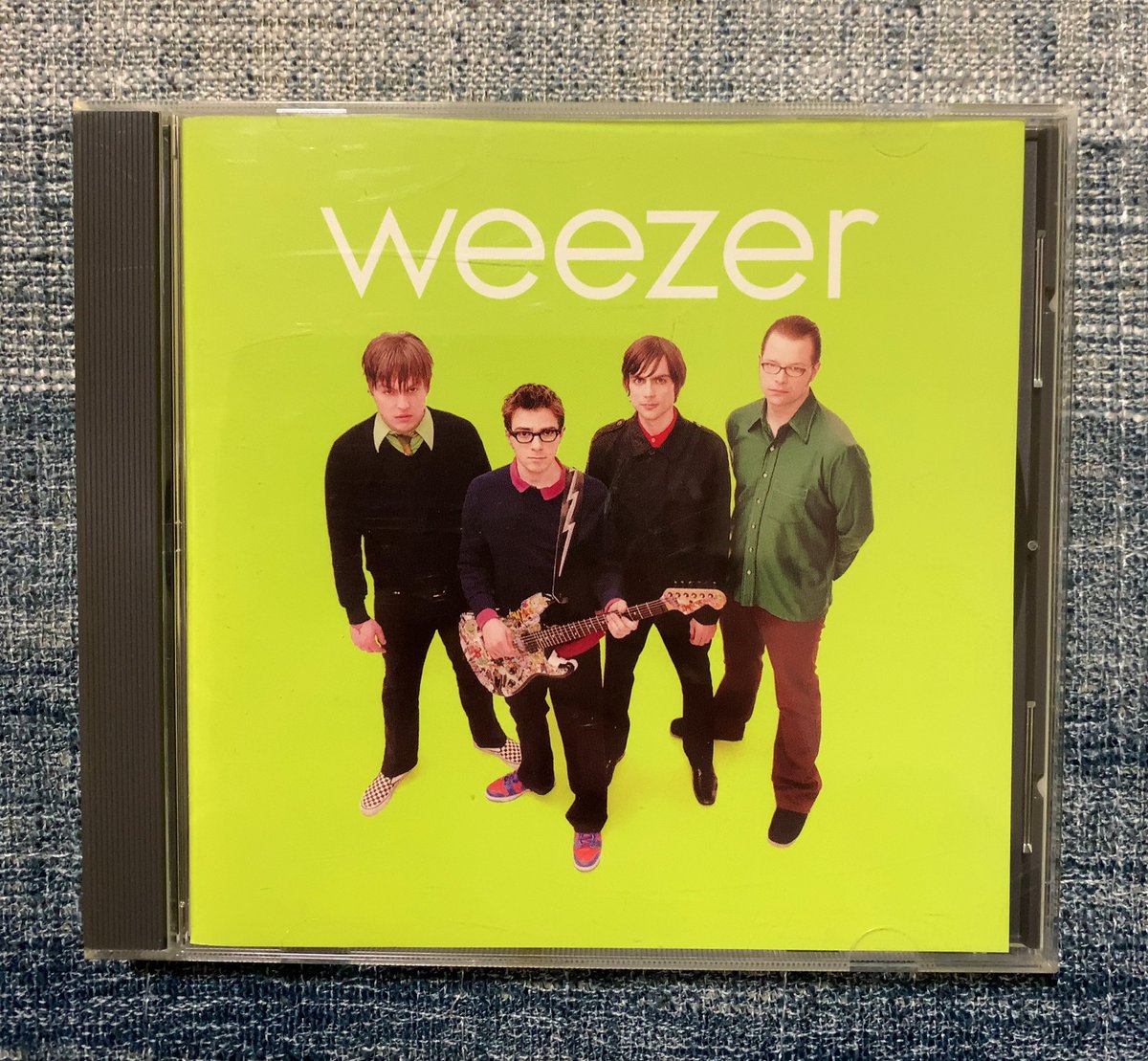 明日も仕事かぁ。
WeezerのGreen Albumを聴いて、あと一日乗り切ろうと思います。