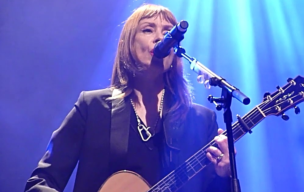 La cantante y compositora Suzanne Vega (@suzyv) regresa este verano via @Houston_Party: el 24 de julio en Inca (SonsDeNit 2024), el 25 en Madrid (Teatro Lara) y el 26 en Valencia (Teatre La Rambleta) altafidelidad.org/suzanne-vega-r…