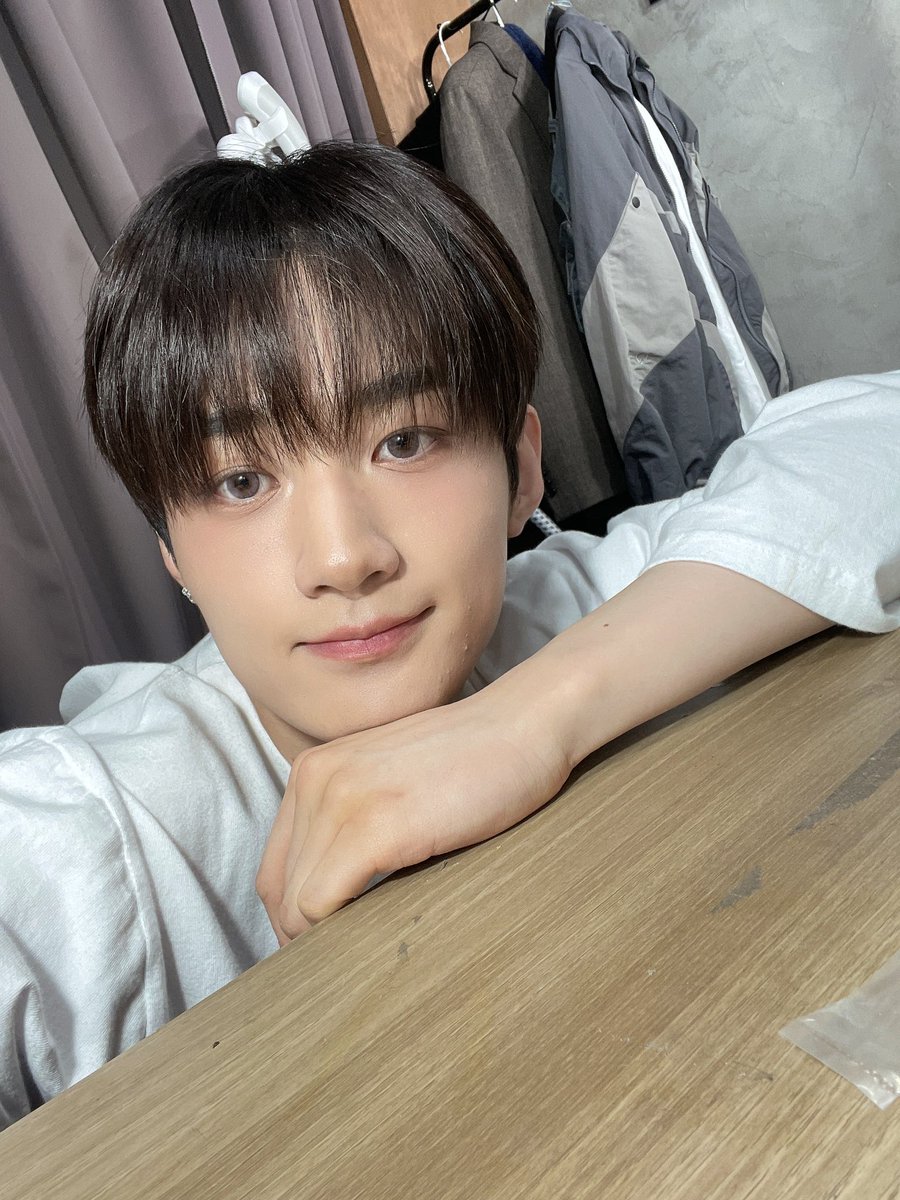 by_verivery's tweet photo. [#용승]       

D-2👊
저 이제 빨리 무대할래요.

#YONGSEUNG #베리베리 #VERIVERY https://t.co/mwexl1BmLo