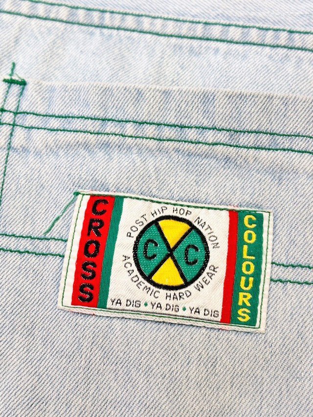 bud_vintage_'s tweet photo. 1990s CROSS COLOURS Denim Half Pants
Size 34

フロントもバックもデカめプリント
インパクト大

Available at our website 
We Ship worldwide 

#budvintageclothing #Vintage  #80s #90s #00s #y2k #古着 #ヴィンテージ #harajuku #outfit #used #原宿 #crosscolours https://t.co/oUqPqOqk0y