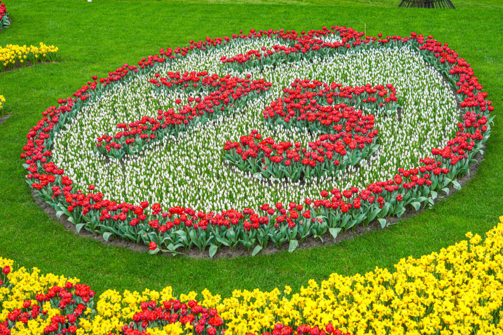 Throwback Thursday! Remember this one? This flower mosaic was especially designed for our 75th anniversary...we find it rather splendid, to be honoust...
Keukenhof is closed now and will open in 2025 again!