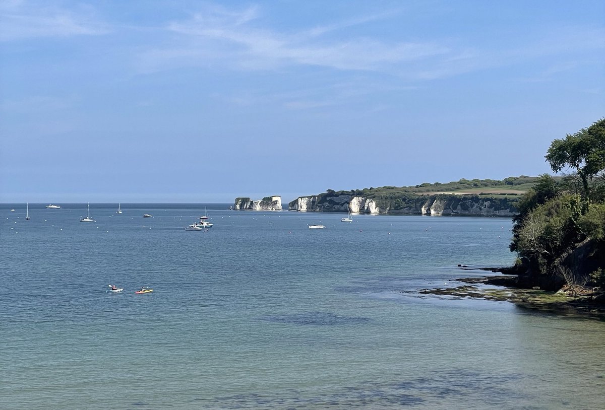 Hello sunshine 🌞 what a day to be alive in #Dorset! Our doors are open for adventures & we have availability this wknd on kayak & sup tours in studland to Old Harry Rocks… make the most of this weather before it changes its mind again!! foreadventure.co.uk #visitdorset