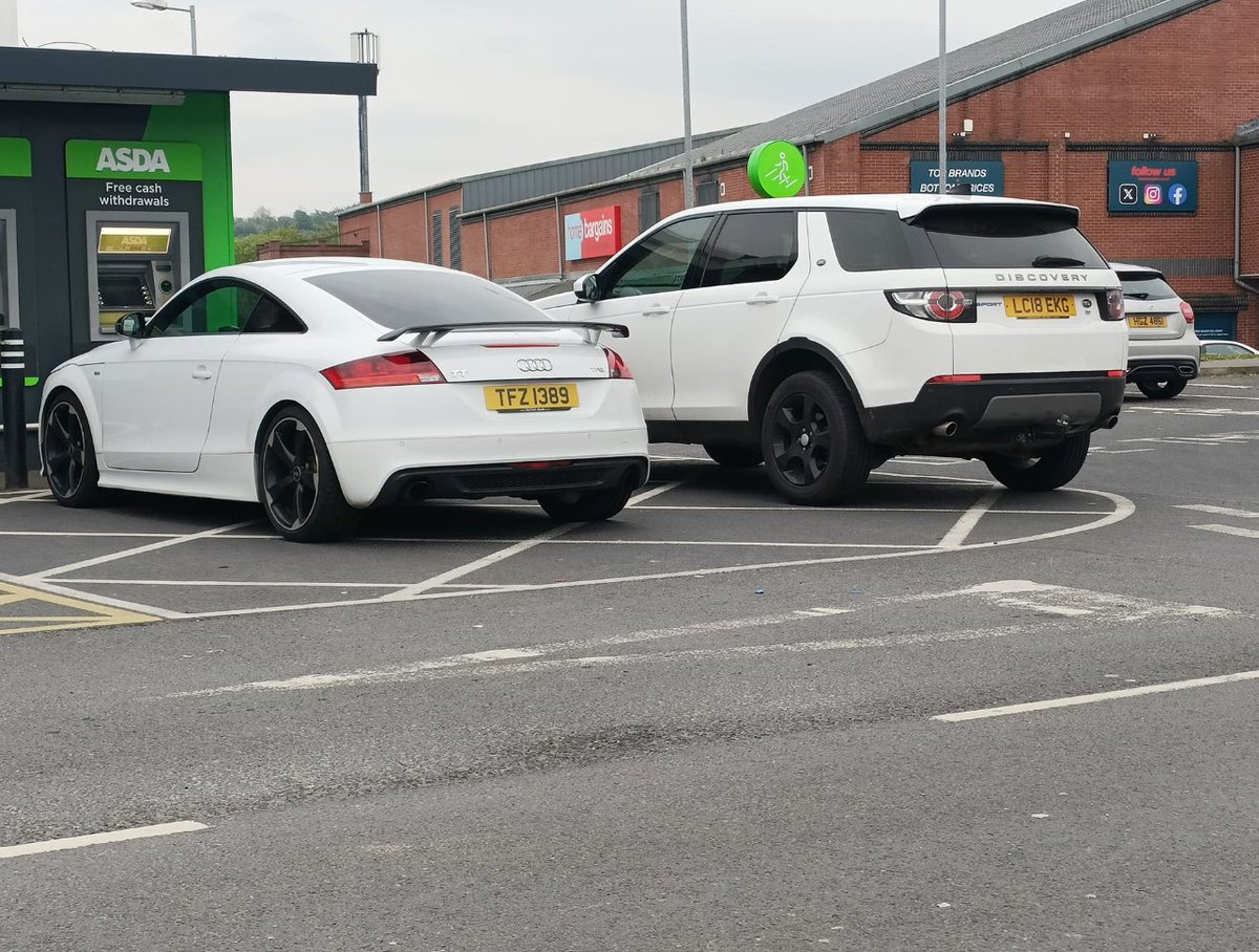 ℹ️ Just a reminder diagonal lines of any colour mean you shouldn't stop on top of them. 

Am I right in saying that @wankpanzer has never spent a second on anything softer than a suburban gravel drive? 

📍 ASDA, Ballyclaire
