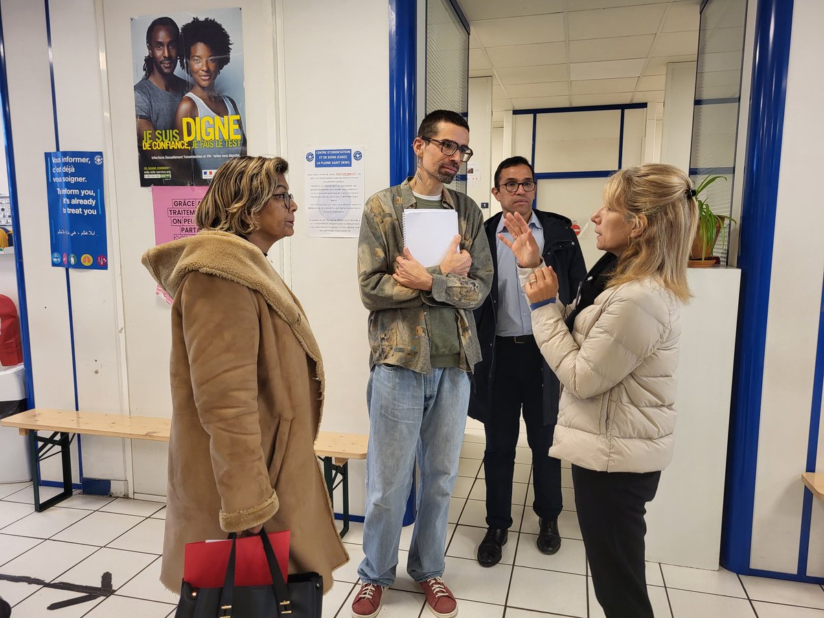 📷 Cette semaine, la délégation #DroitsFemmesSénat s'est rendue en Seine-Saint-Denis pour rencontrer les acteurs impliqués dans l'accueil, l'accompagnement et l'#hébergement des femmes sans domicile : service social de la @VilleSaintDenis, @MdM_France, Hôpital Delafontaine…