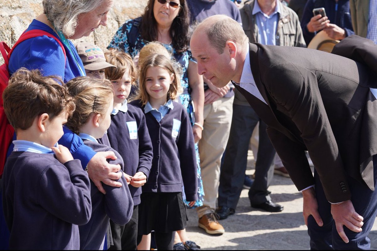 #PrinceWilliam is on his first official visit to the Isles of Scilly as The Duke of Cornwall. HRH is visiting St. Mary’s Harbour, local businesses, St. Mary’s Community Hospital and has met a gig boat team who came 3rd in the 33rd World Pilot Gig Championships.