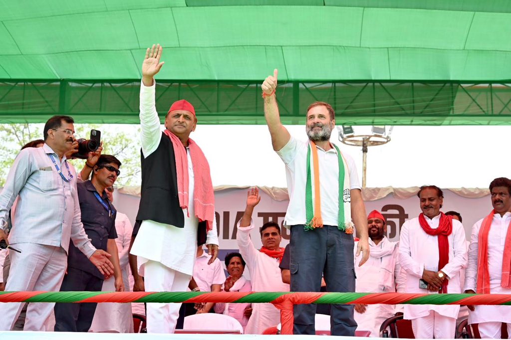 yadavakhilesh's tweet photo. कन्नौज में ‘इंडिया गठबंधन’ की जीत के लिए ऐतिहासिक एकजुटता देखकर भाजपा के कैम्प में खलबली मच गयी है। सपा, कांग्रेस, आम आदमीं पार्टी और अन्य सहयोगी दलों के एक साथ आने और भाजपा के अंदर ही घमासान मच जाने से भाजपा का सारा नकारात्मक गणित गड़बड़ा गया है। 

भाजपाई अपने परिवार पर ही आरोप लगा रहे हैं क्योंकि उनको हारने की ख़बर लग चुकी है।