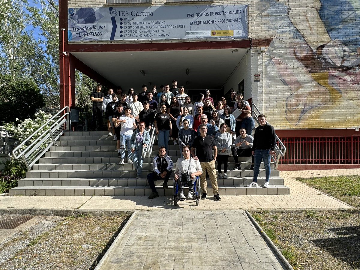 Os recuerdo a todos/as que para finalizar la actividad con <a href="/DaveEspadas/">🟣 David Espadas 🏍</a> tenéis que subir un reels, stories a #Instagram etiquetando a @demracer 

#CyACartuja #FP #Comunicación