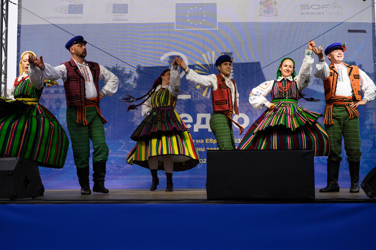 🇪🇺🎉 Отбелязахме Деня на Европа и беше прекрасно! 🌟🎶 Както подобава на истински празник, имаше много музика, танци, забавления и настроение. 💙 Благодарим на нашите партньори и на всички, които отбелязаха с нас #EuropeDay и 20-ата годишнина от най-голямото разширяване на ЕС.