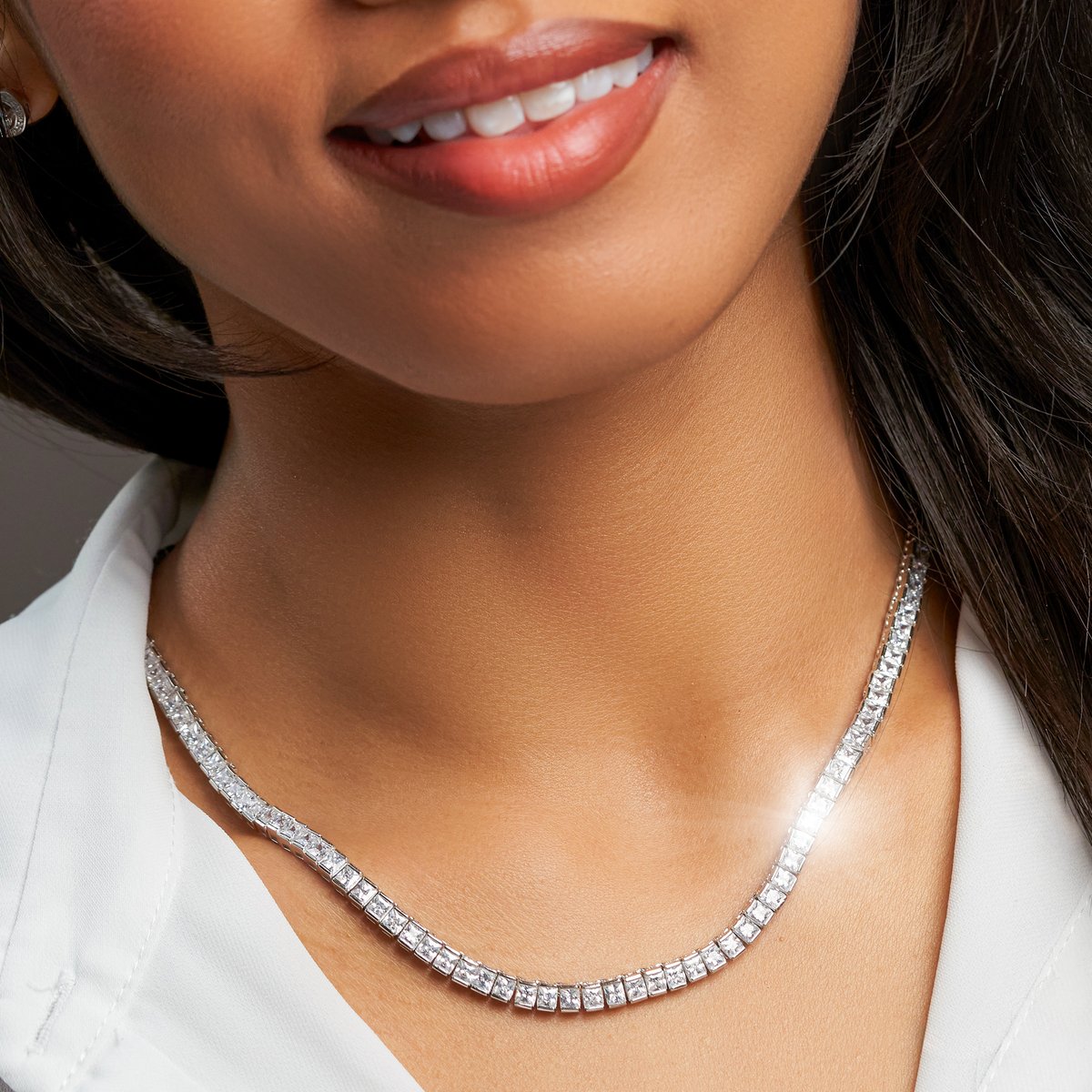 We have the most gorgeous necklace for your special events ❤💎

Code: 520 - Find it here: bit.ly/3eLNf6t

#womennecklaces #weddingnecklaces #lovejewelry #silverjewelry #sterlingsilver #cubiczirconia #fashion #glamorous #besttohave #besttohavejewelry #gift