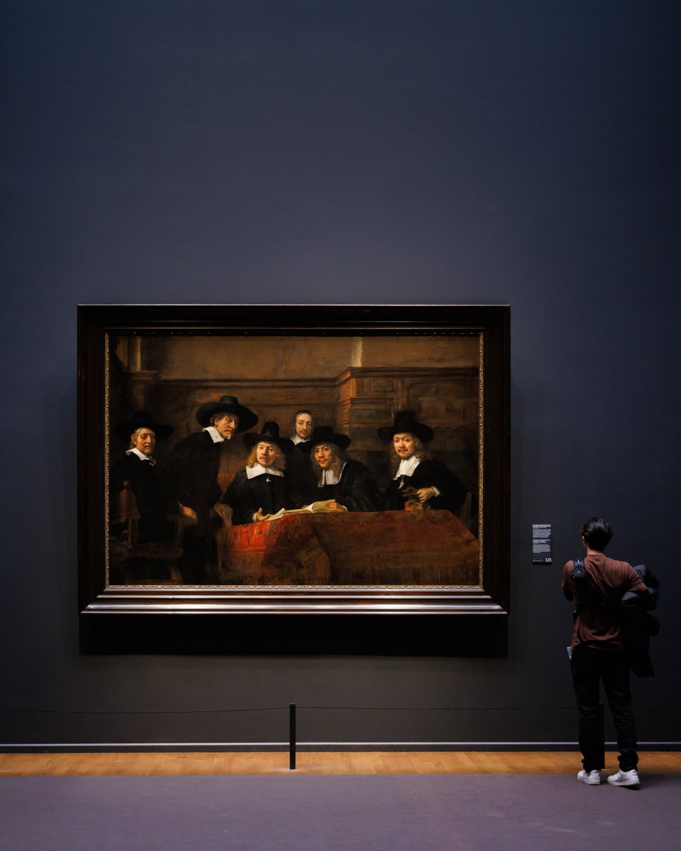 With The Syndics, Rembrandt produced a lively scene by having the wardens look up from their work as if interrupted by our arrival. 🤨 🖼️ The Sampling Officials of the Amsterdam Drapers’ Guild, Known as ‘The Syndics’, Rembrandt van Rijn, 1662