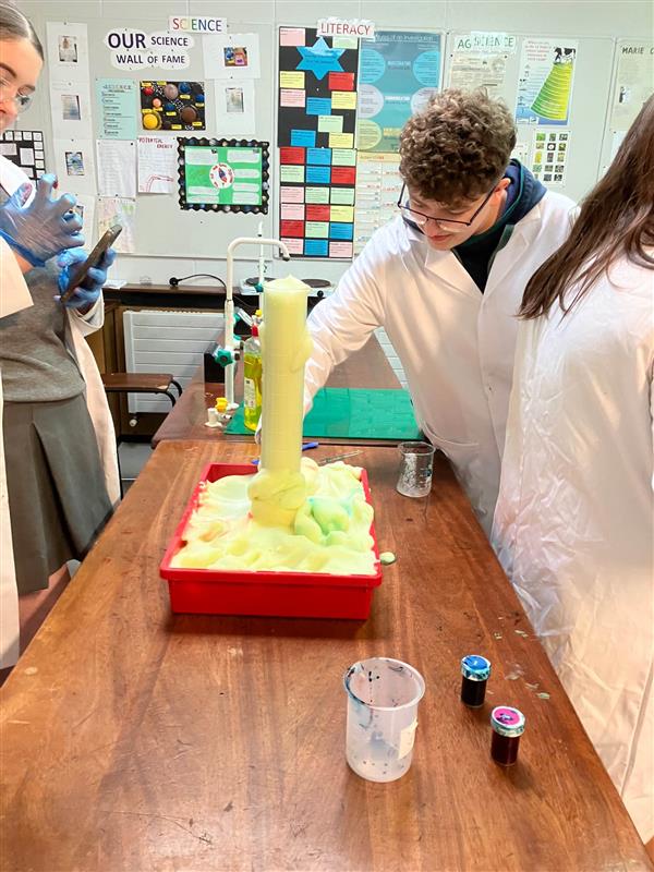 🔬🐘 Wild times in Chemistry class! Our 6th-year students were putting their STEM skills to the test by designing toothpaste for elephants! 🦷🐘😄 #ExcellenceinEducation #STEM #ChemistryFun