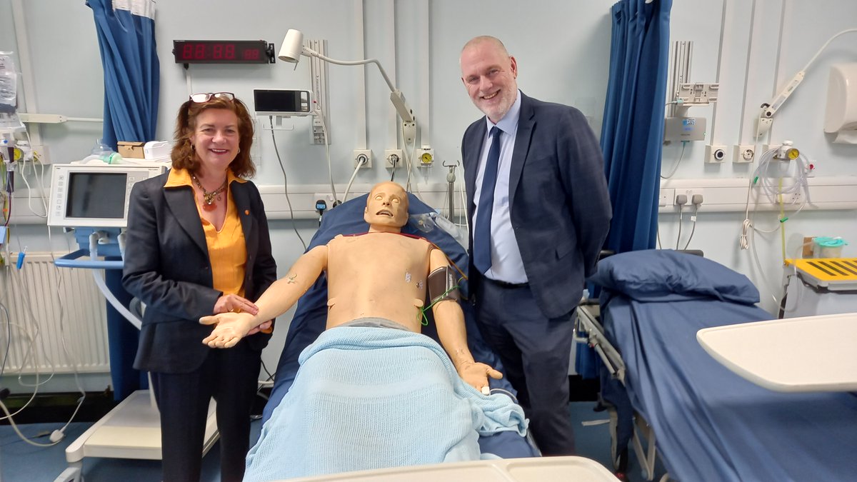 Eluned Morgan, the Welsh Government’s Cabinet Secretary for Health and Social Services, has visited our specialist Clinical Simulation Suite, which plays a key role in educating the next generation of healthcare professionals. 🧵 southwales.ac.uk/news/news-for-…