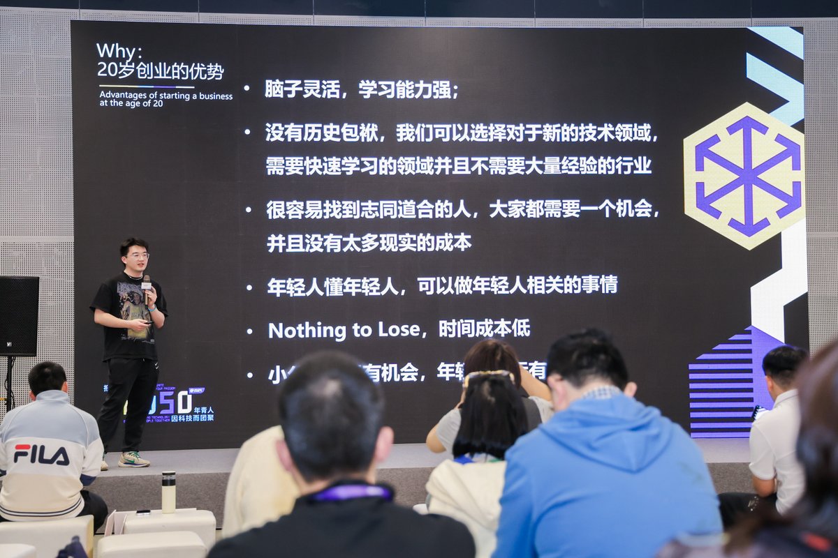 RyanMfer's tweet photo. 说一条暴论  

我们一直学习的做产品，创业要满足他人的需求其实是错误的。  

前几天和一个学弟聊，我说我做项目是从我自己喜欢的有趣的事情开始的，第一性原理，想解决一个命题。我的思路是我想做什么，而不是他人需要什么，我要为他人提供什么。我先考虑自己，不考虑其他人。他说你的境界太伟大了，我很疑惑🤣，后来我发现有可能中国商学院一直教的东西都是错的。做东西不要先考虑需求。  

后来我和我下一期播客嘉宾Race聊，他说创业有两种，一种是艺术，一种是设计。满足他人需求，想着卖出去的是设计，而我们往往不教艺术，不教表达，我想要去做什么。而很多人没有办法做到Founder Mission Fit或者觉得做的很拧巴，没有Passion，往往是逻辑错了，总是把自我价值附身在他人上，第一性应该要先要满足自己。  

我也迷茫过，沉迷于离我很远的用户，沉迷于怎么从他们口袋里拿到钱，这当然有价值，但是我发现我不喜欢靠信息差赚钱，我是Value-driven，而不是Money-driven 。

我4月末在2050做分享，主题是《20岁，向宇宙发射信号》。我说对我来说，创业可能最重要的是build，但是it’s ok to build something nobody wants，产品看起来是给用户用的，但是有时候也是一种自我表达。我觉得年轻人更应该做“艺术”的思路，更应该做一些没事找事的项目，更应该做一些自己感兴趣的事情，即使可能他们没用。年轻人犯的最大的错误就是为一些神秘群体做一些产品 。

当然不是说，我们做产品应该理想主义，需求不重要。我的观点是年轻人，先不考虑需求的去做自己感兴趣的事情，跟着直觉走，不要被��多宏大叙事和他人需求限制。等做出来之后，产品会自己找到他的用户，吸引臭味相投的人，就像艺术品一样。等到做出来之后，年轻人我们再去想商业，需求，公司这些事情。  

昨天X上我分享的一条来自Paul Graham给14，15岁年轻人分享的文章《How to Start Google》，里面说“如果创办苹果、谷歌或 Facebook 显然是个好主意，那么其他人早就这么做了。这就是为什么最好的初创公司是从不适合初创公司的项目中成长起来的。你并不是想创办一家公司。你只是跟随你的直觉寻找有趣的事情。如果你很年轻并且擅长技术，那么你对有趣事物的无意识直觉会比你对什么是一家好公司的有意识想法更好。”  

大抵就是这个意思 。

所以年轻人，去勇敢的发射信号吧，在此之前不要考虑他人，不要考虑盈利，先问问自己内心的哲学，跟着感觉走，然后快速动手  

Let's Spark！Let's Hack！Let's build！