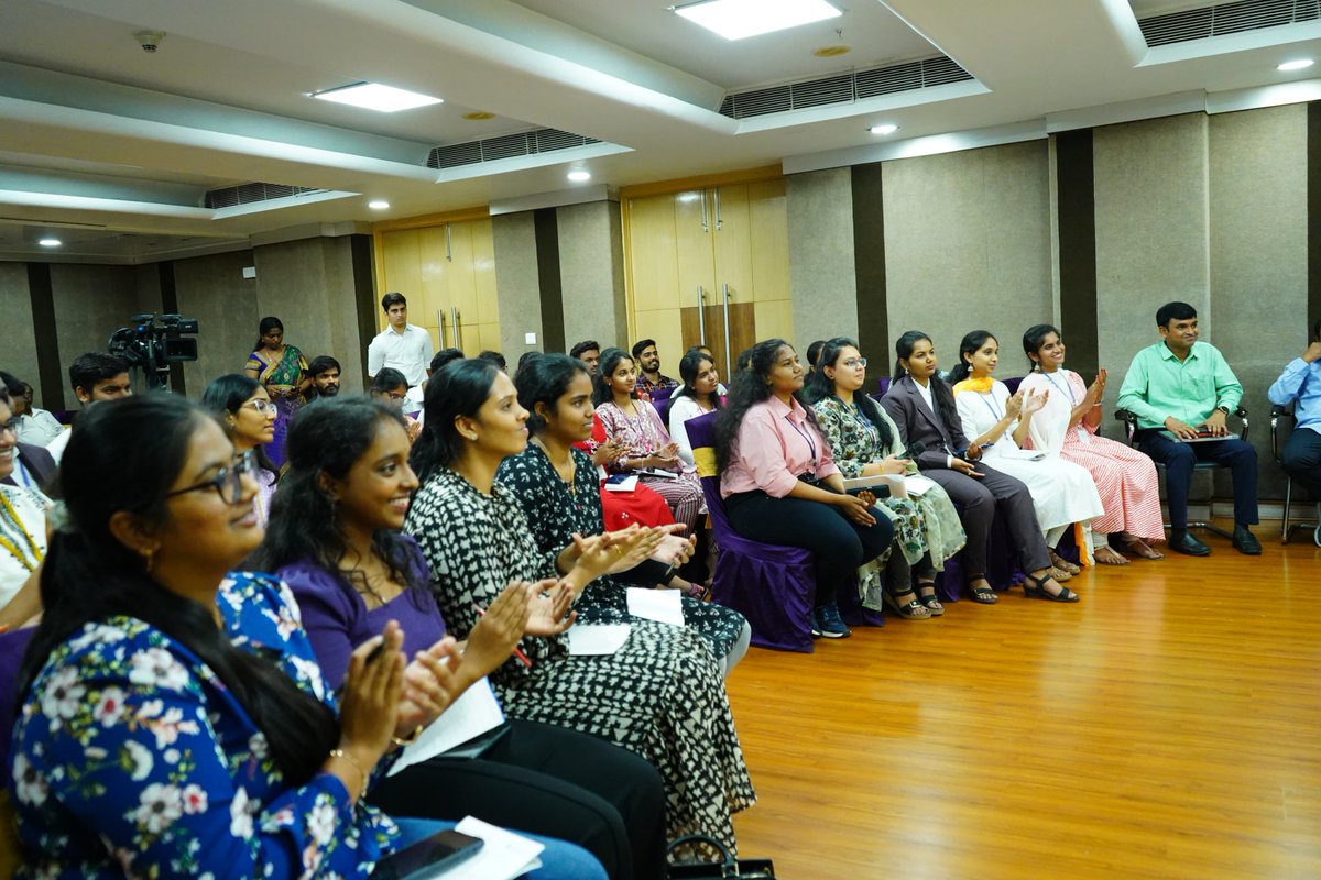 Engaged with a vibrant group of young, enthusiastic first time voters today in Secunderabad. 
#ViksitSecunderabad, #ViksitTelangana, & #ViksitBharat