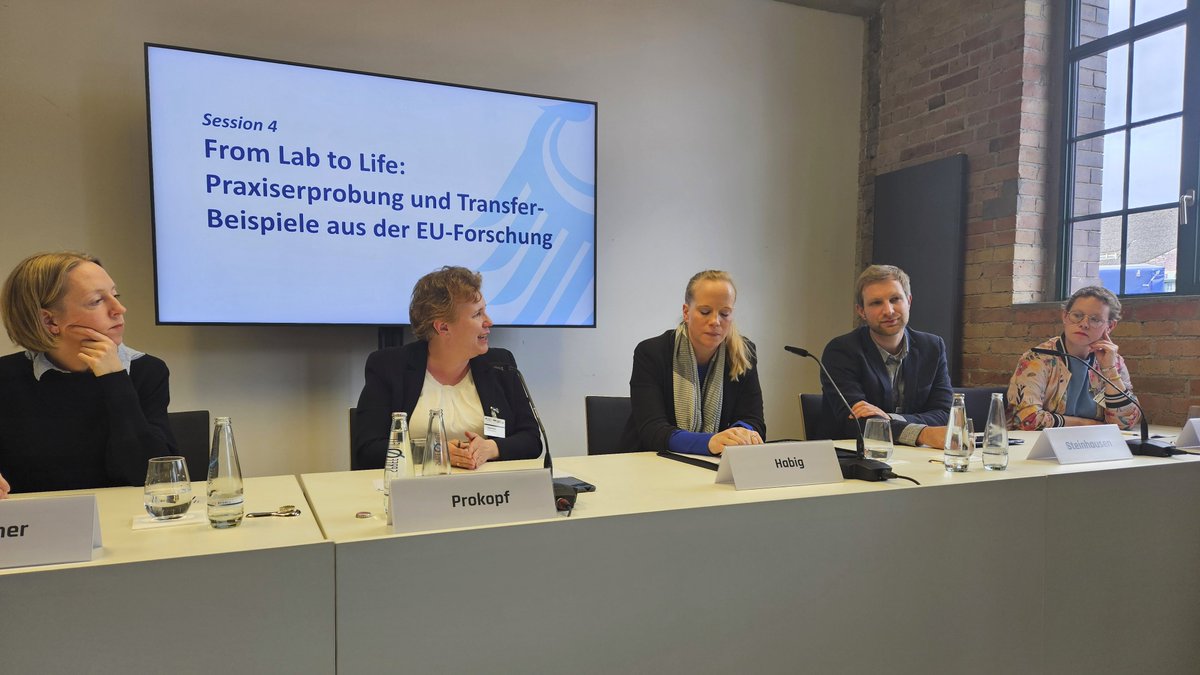 Hydrology and River Basin Management (@hydriv_lwi) on Twitter photo Max Steinhausen hat für das <a href="/DirectedProj/">Directed Project</a> im @BMBF_Bund-Innovationsforum 2024 „Zivile Sicherheit“ am Penal 4 "From Lab to Life" teilgenommen, um Erfahrungen bei der Entwicklung von DRM- und CCA-Innovationen durch Ko-Produktion in Reallaboren zu teilen.
sifo.de/sifo/de/verans… Max Steinhausen hat für das <a href="/DirectedProj/">Directed Project</a> im @BMBF_Bund-Innovationsforum 2024 „Zivile Sicherheit“ am Penal 4 "From Lab to Life" teilgenommen, um Erfahrungen bei der Entwicklung von DRM- und CCA-Innovationen durch Ko-Produktion in Reallaboren zu teilen.
sifo.de/sifo/de/verans…