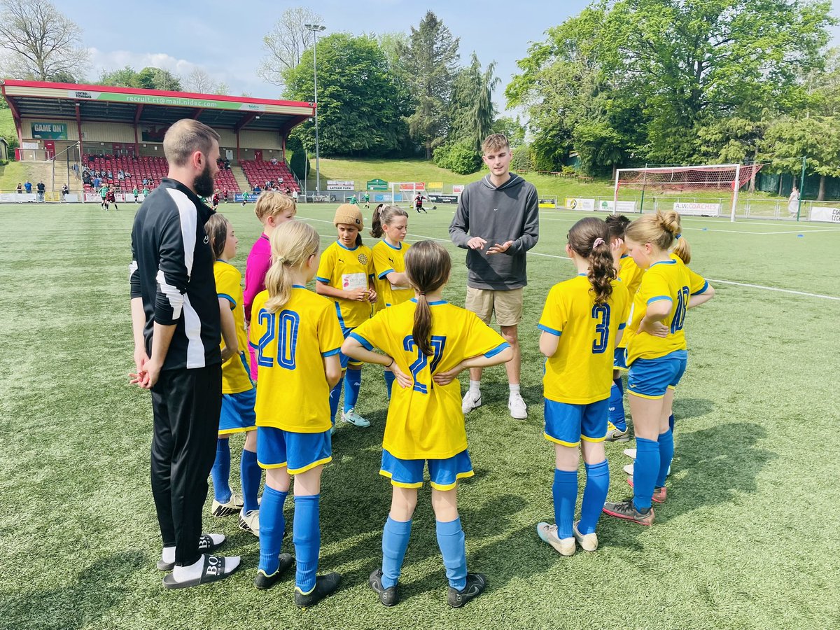 YsgolTreganna's tweet photo. Genod gwych a merched medrus Treganna yn barod amdani! 💙🔥💛

Fired up! Ready to go! 💙🔥💛 https://t.co/KnbohAG3NT