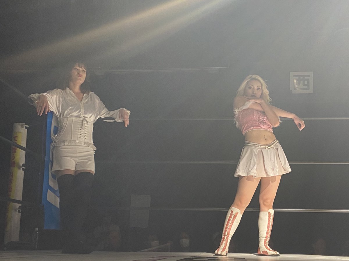 【#仙女 新木場大会速報】

🔥赫覚醒 vs VENY &Chi Chi🔥

この試合、ビジュ強い。いやビジュ以外も、もう全体的に、ぜんぶ強い。

🖥️WRESTLE UNIVERSE LIVE🖥️
wrestle-universe.com/ja/lives/hXF9u…

#SENJO #wrestleUNIVERSE