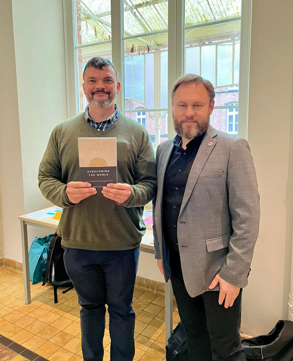 Regional Commissioning Editor @SoloviyRoman and Langham author Yevgeny Ustinovich with his book 'Overcoming the World' at the 'Propagation and (De)conversion: Conflict of Individual and Group Rights?' conference in Leuven, Belgium. Get your copy at bit.ly/49Rx9Vo 👋