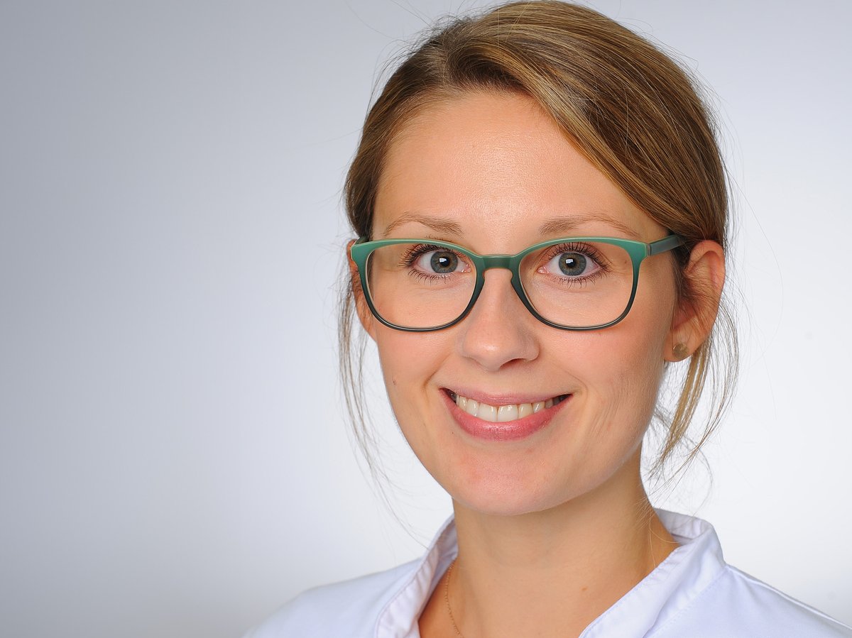 Uniklinik Köln (@ukkoeln) on Twitter photo Innovationspreis der Parkinson Stiftung für Projekt zu automatisierter Sprecherkennung bei Menschen mit #Parkinson-Krankheit: Dr. Tabea Thies, Klinik für Neurologie der Uniklinik Köln, für Projekt zur Früherkennung von Parkinson ausgezeichnet. <a href="/TabeaThies/">Tabea Thies</a> uk-koeln.de/uniklinik-koel… Innovationspreis der Parkinson Stiftung für Projekt zu automatisierter Sprecherkennung bei Menschen mit #Parkinson-Krankheit: Dr. Tabea Thies, Klinik für Neurologie der Uniklinik Köln, für Projekt zur Früherkennung von Parkinson ausgezeichnet. <a href="/TabeaThies/">Tabea Thies</a> uk-koeln.de/uniklinik-koel…