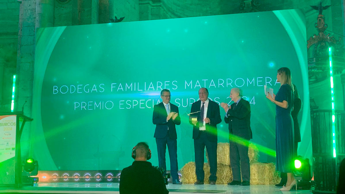 Vitartis's tweet photo. 🥳 ¡Terminamos la semana con grandes noticias! Varios #sociosVitartis han sido premiados por su experiencia y trayectoria:
En los #PremiosSurcos #LosOscarsDelCampo fueron galardonados🏅@reymoras @UEMC en la categoría Innovación y 🏆 @Matarromera como Premio Especial Surcos 2024 https://t.co/p8BzwxXBze