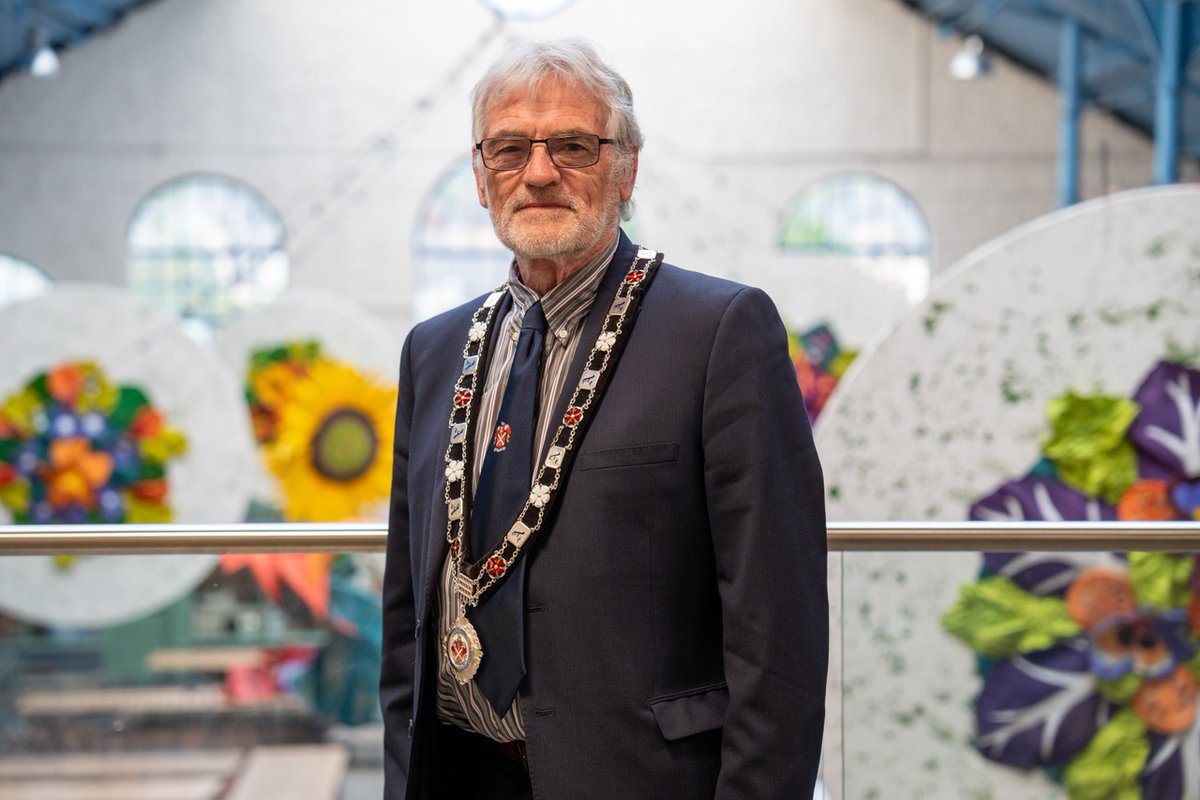We're thrilled to introduce the new Mayor of Abergavenny: Chris Holland!

Chris, lifelong resident &amp; Councillor for Llanwenarth Citra, advocates for Sight Loss Awareness, enhancing Abergavenny's accessibility.

We're looking forward Mayor Chris Holland's impact on Abergavenny!