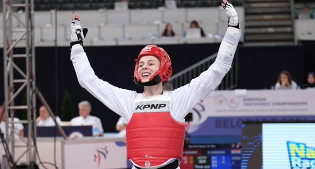 Sırbistan'da düzenlenen Avrupa Taekwondo Şampiyonası'nda kadınlar 49 kiloda mücadele eden Merve Dinçel Kavurat, finalde İspanyol rakibi Adriana Cerezo Iglesias'a mağlup olarak gümüş madalya kazandı. #MerveDinçelKavurat