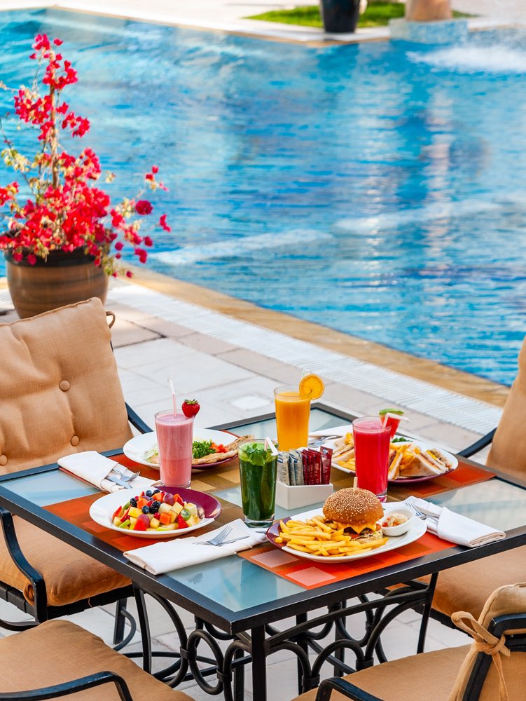 TheDipClub's tweet photo. #hellofriday #happyweekend #lunchoclock #alborj #thediplomaticclub 
بركة خارجية، أسرة مريحة للشمس وموسيقى راقية.
يعد مطعم البرج من الأفضل في الدوحة لناحية الخدمة والأطباق المميزة ويعتبر من أفضل الأماكن لقضاء عطلة نهاية الأسبوع فيه. https://t.co/uLVWr7dvqL