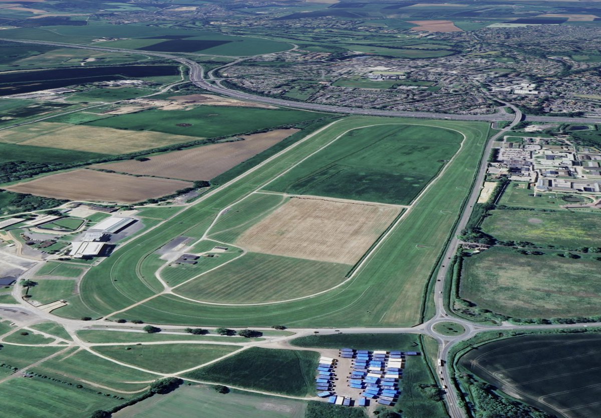 Good Morning ☀️     

Can you name the British Racecourse where racing began at this site in 1891?  🧐

#BritishRacing #GoogleEarth